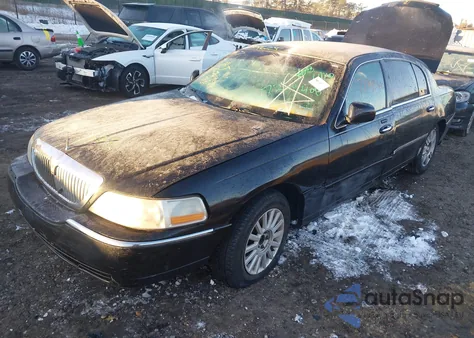 2011 Lincoln Town Car Executive L из США, поврежденный, VIN 2LNBL8EV6BX755866